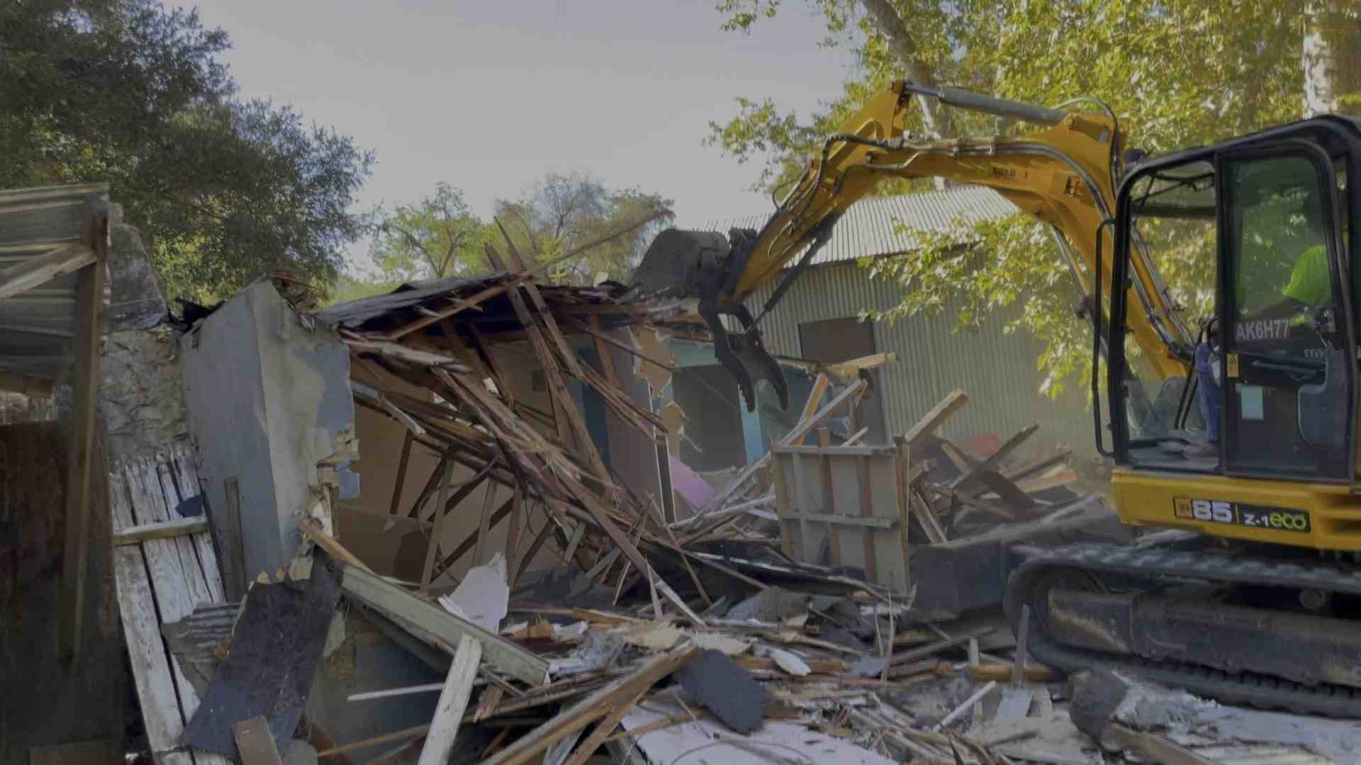 Read more about the article What to Expect During the Cleanup Phase of Residential Demolition:￼