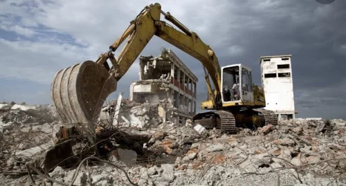 Read more about the article Safety Measures in Commercial Demolition: A Comprehensive Guide